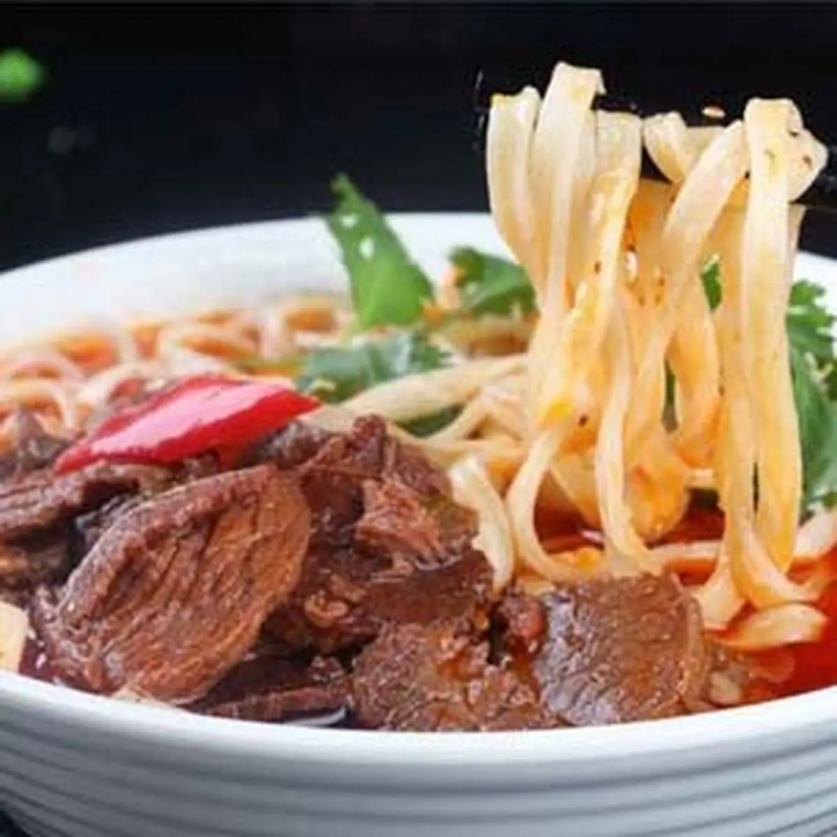 台湾牛肉面 formosa beef stewed noodle soup